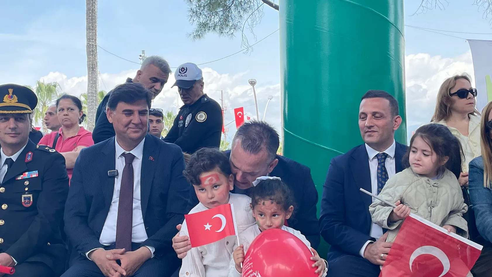 Kültürlerin dansı Fethiye'de buluştu: Renkli 23 Nisan kutlaması