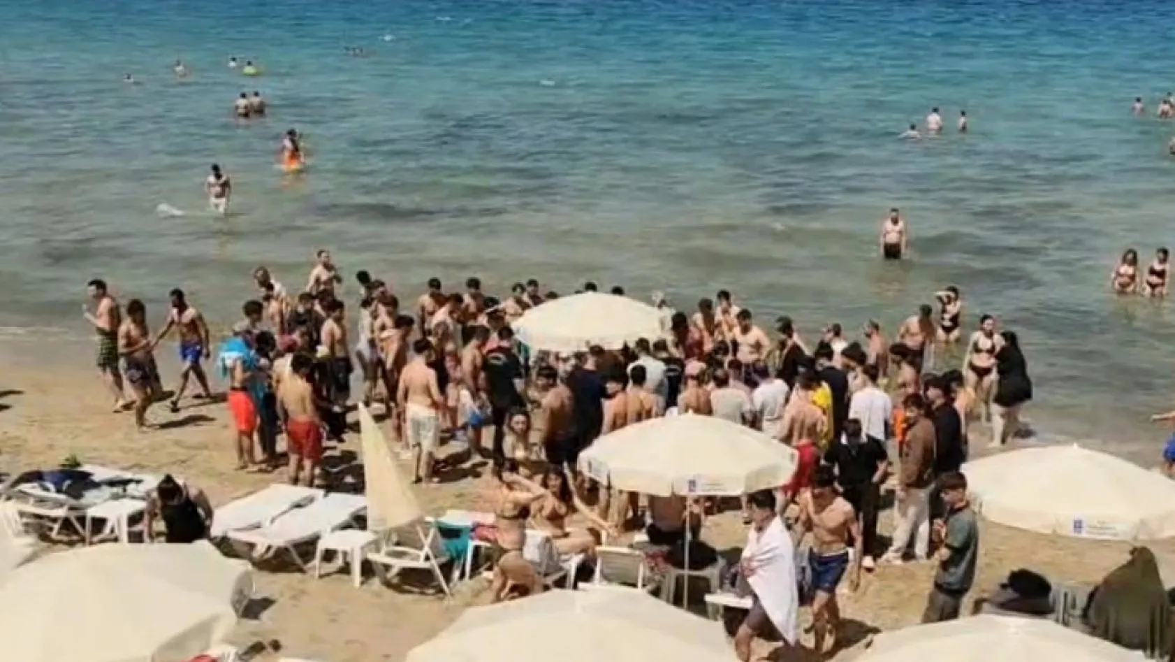 Kuşadası'nda denizde can pazarı: 70 yaşındaki turist ölümden döndü
