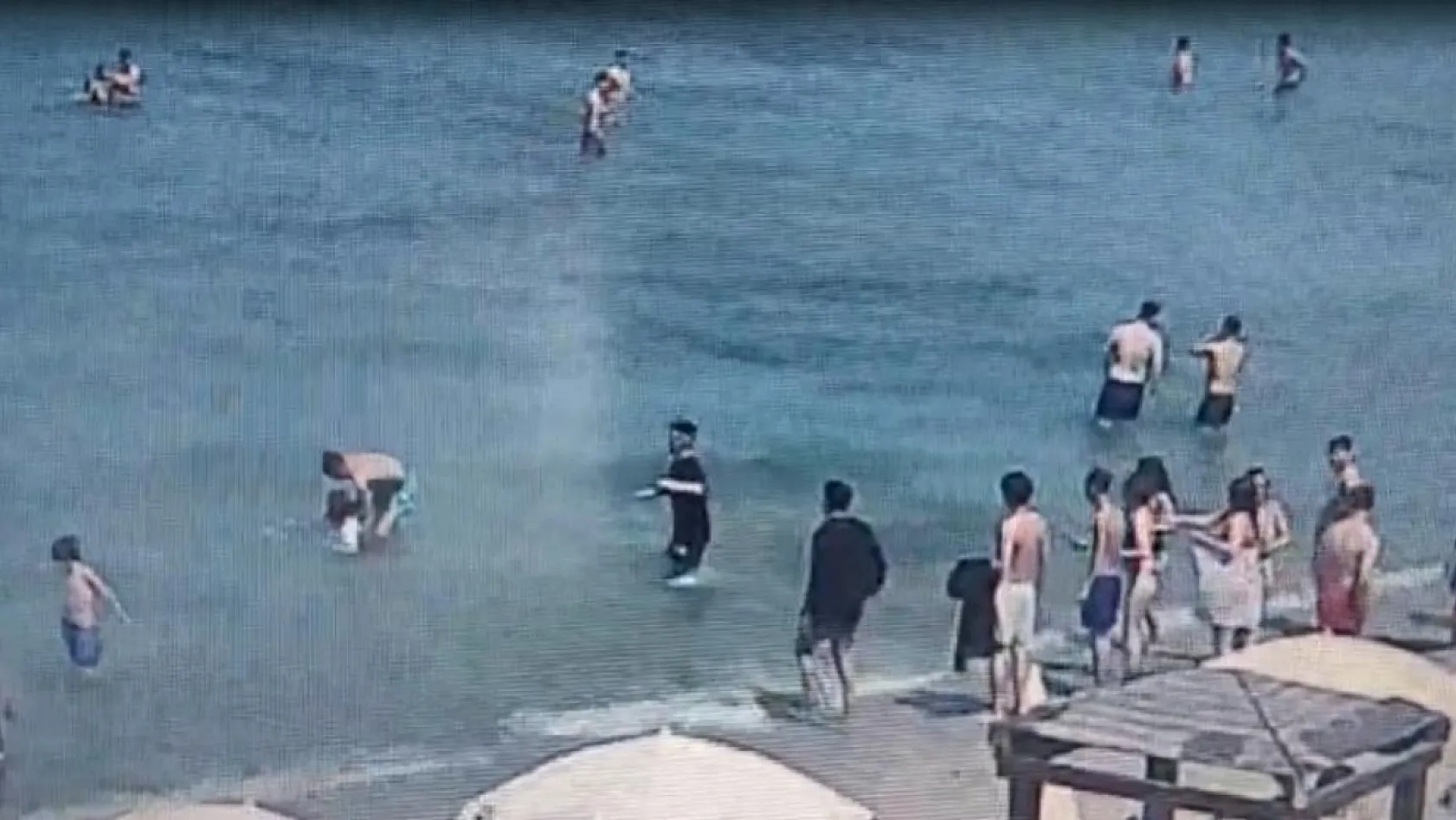 Kuşadası'nda denizde can pazarı: 70 yaşındaki turist ölümden döndü