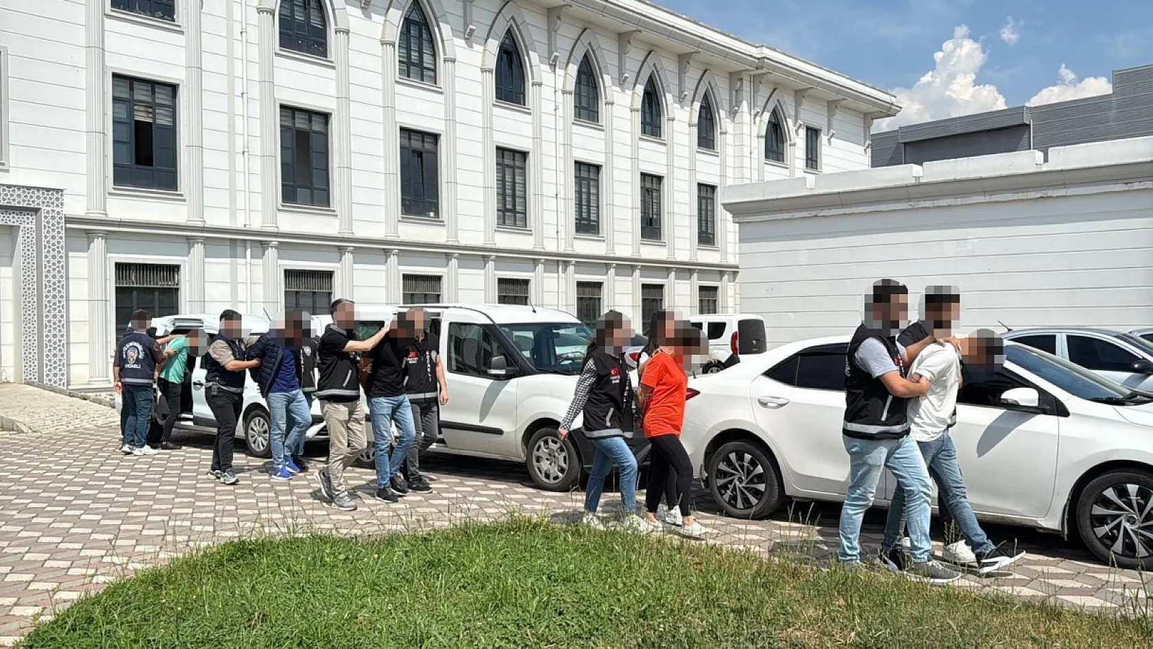 Kuzen cinayetinin intikamı için akıl almaz sahte sevgili tuzağı