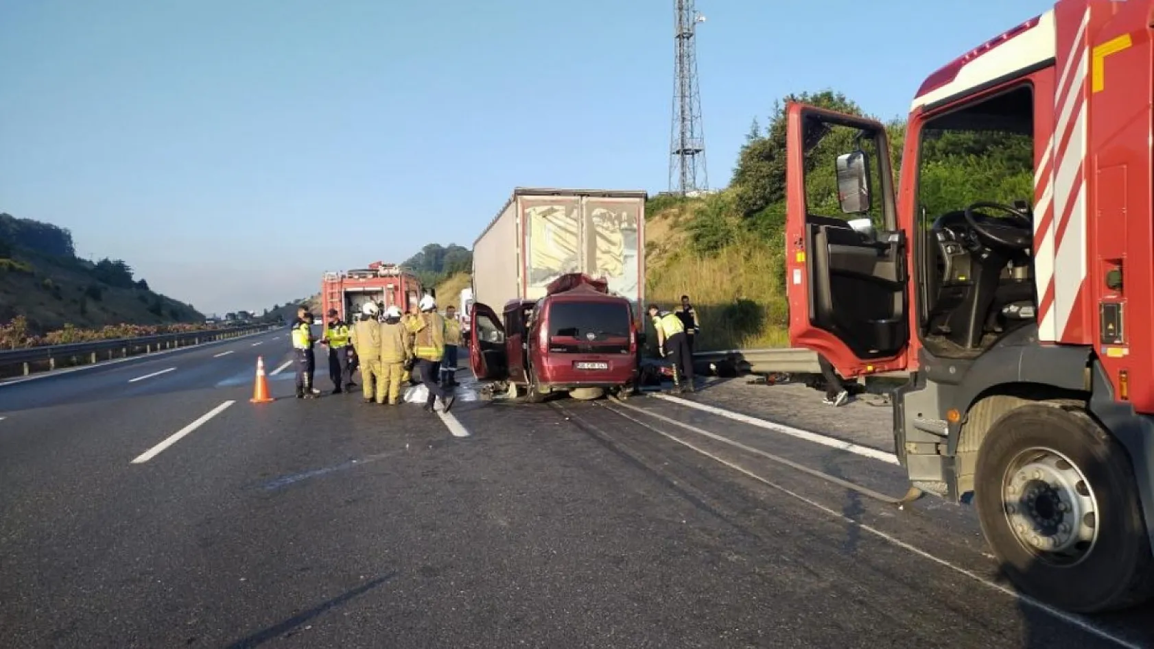 Kuzey Marmara Otoyolu'nda feci kaza: 1'i bebek 3 kişi hayatını kaybetti