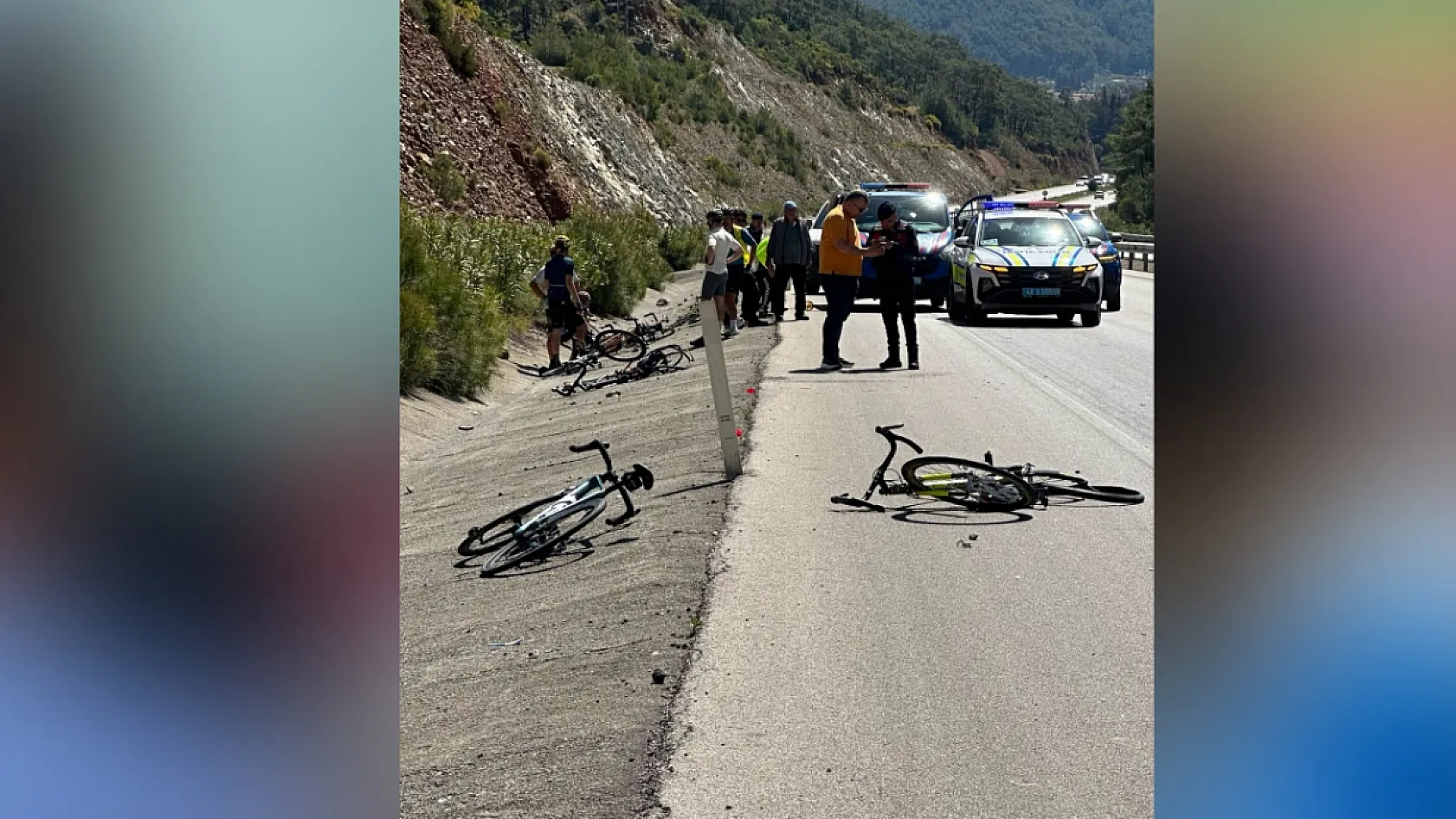 Fethiye Göcek'te Otomobil, Bisikletli Gruba Çarptı: 1'i Ağır 3 Yaralı