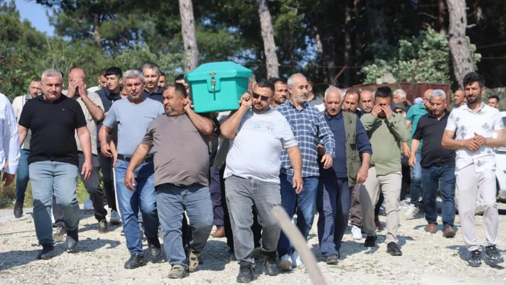 Madde bağımlısı cani baba, boğarak öldürdüğü 3 yaşındaki Poyraz'ı parçalara ayırdı