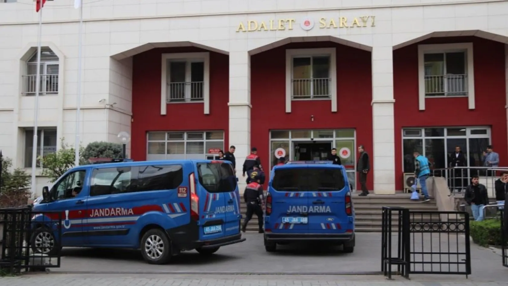 Manisa'da 4 aile ferdini öldüren şüpheli adliyeye sevk edildi