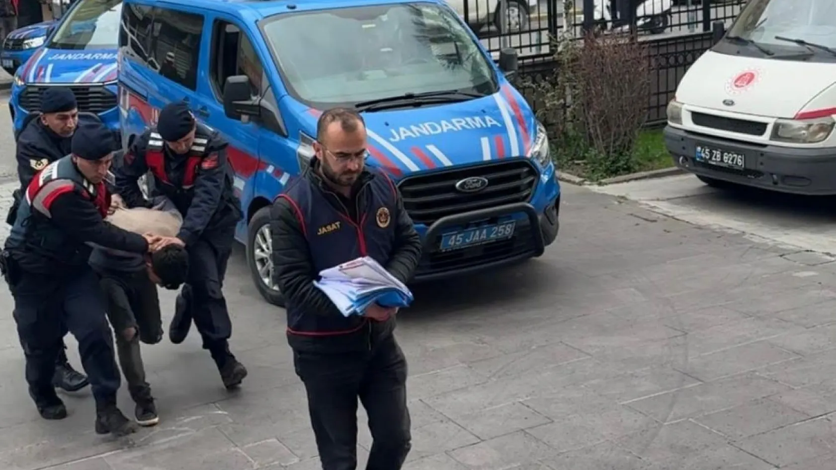 Manisa'da 4 aile ferdini öldüren şüpheli adliyeye sevk edildi