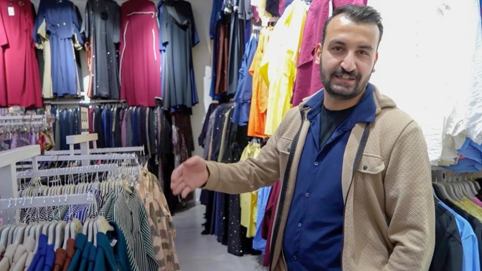 Manisa'da soğukkanlı esnaf, bebeği Heimlich manevrasıyla hayata bağladı