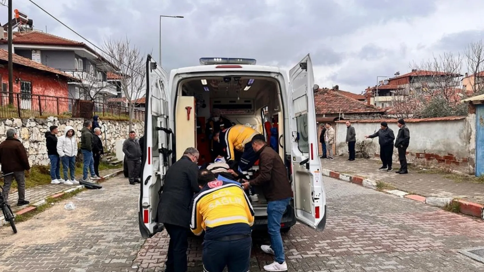 Manisa'da yarım saat arayla iki kaza: 5 yaralı