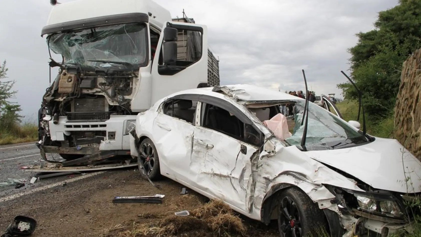 Manisa'da zincirleme trafik kazası: 8 yaralı, 1 gözaltı