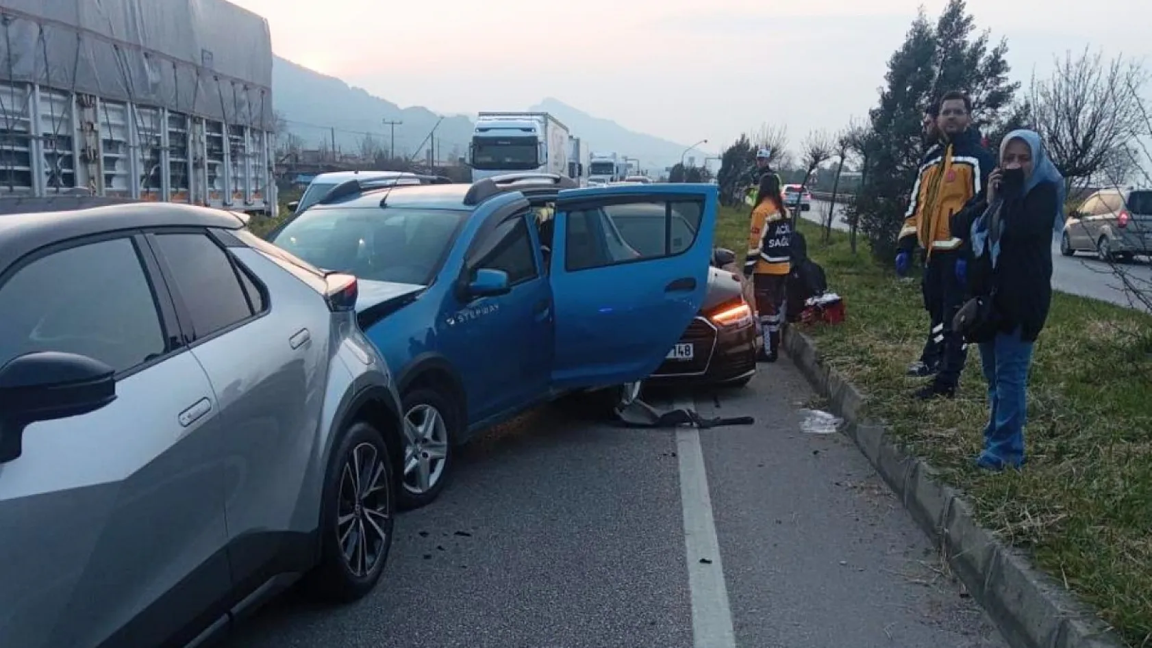 Manisa'da 4 araçlı zincirleme kaza: 7 yaralı