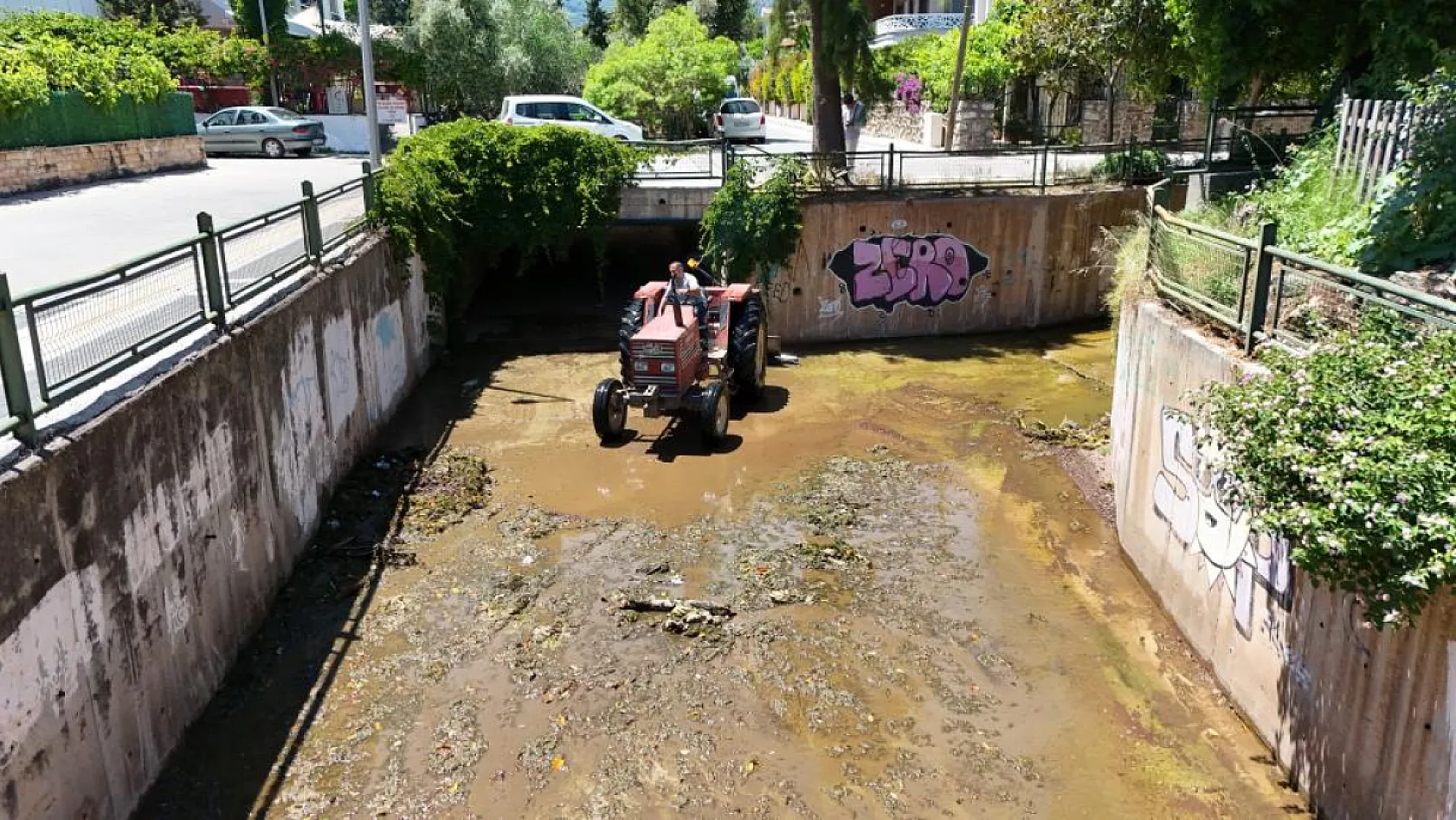 Marmaris Belediyesi'nden derelerde temizlik mesaisi