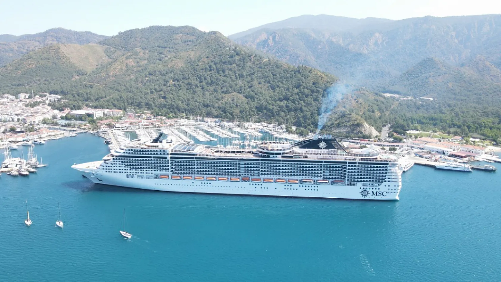 Marmaris'e 'MSC Divina' kruvaziyeriyle 3 bin 280 turist geldi