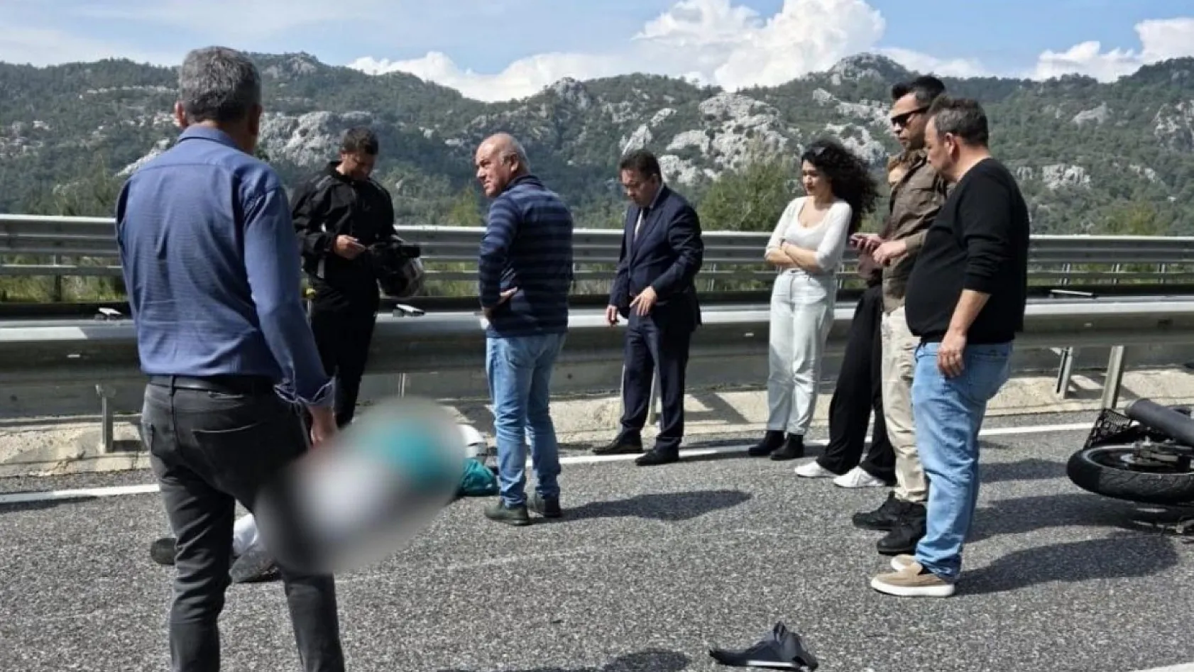 Marmaris-Muğla yolu üzerindeki motosiklet kazasında kask hayat kurtardı