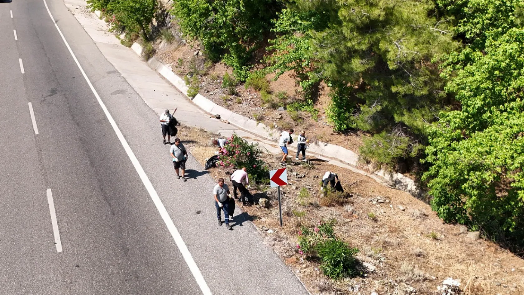 Marmaris Seyir Tepesi'nde Çevre Temizliği Yapıldı