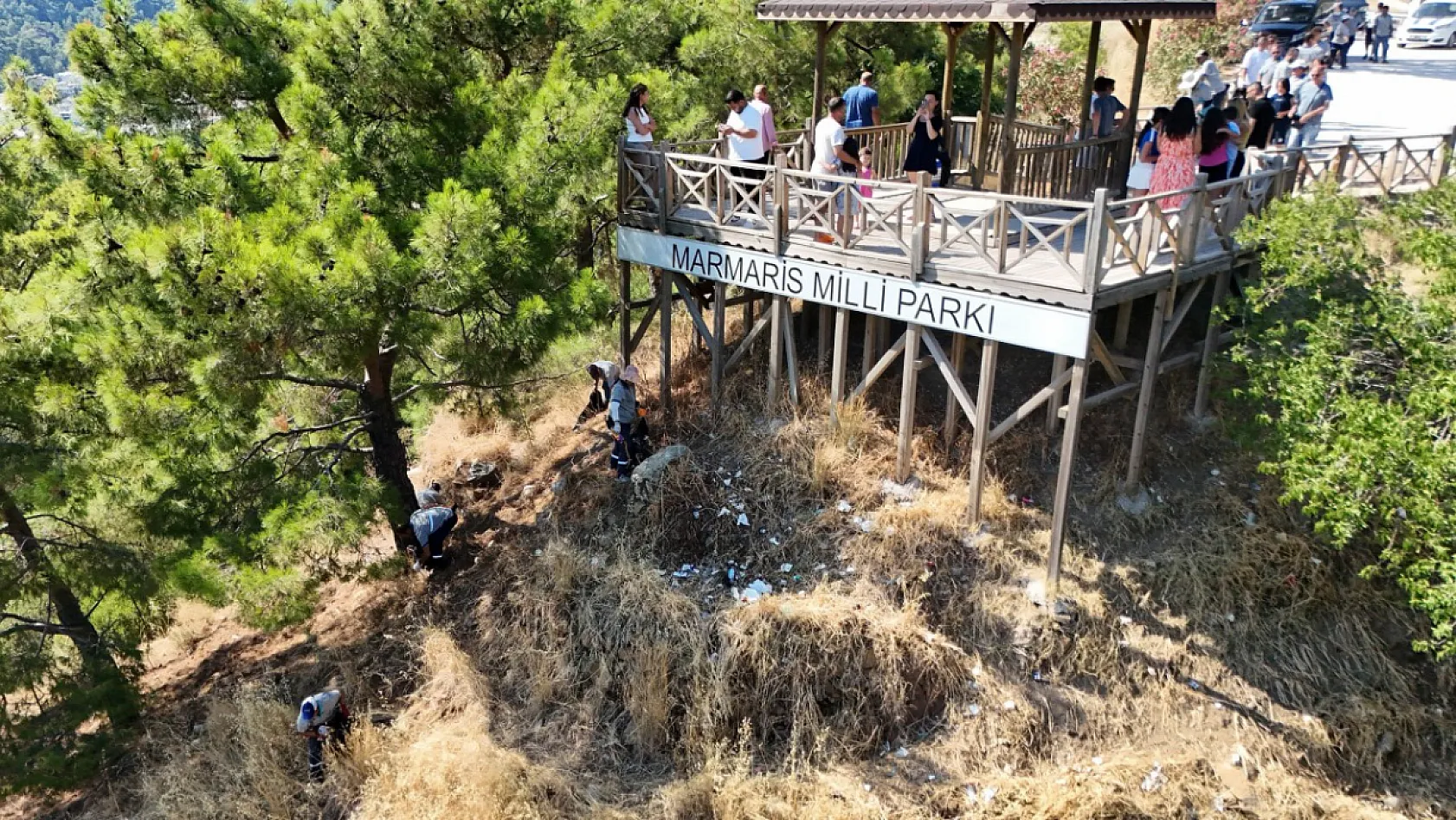 Marmaris Seyir Tepesi'nde Çevre Temizliği Yapıldı
