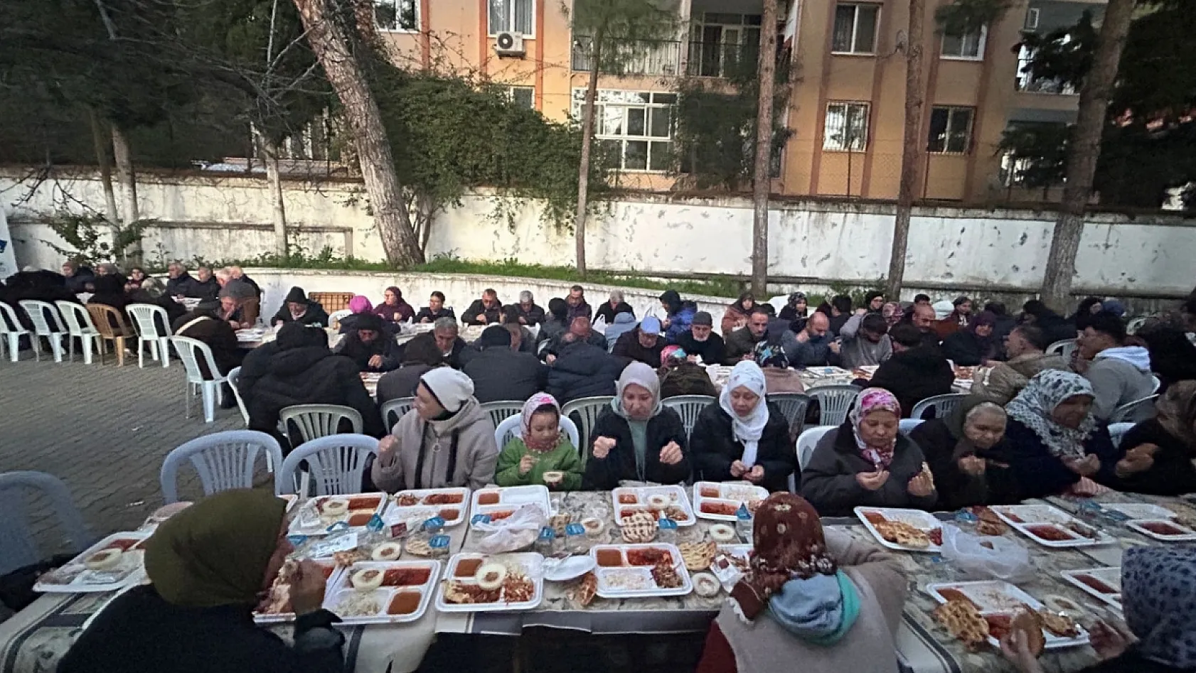 Marmaris'te 'Gönül Sofraları' 12 bin kişiyi buluşturacak