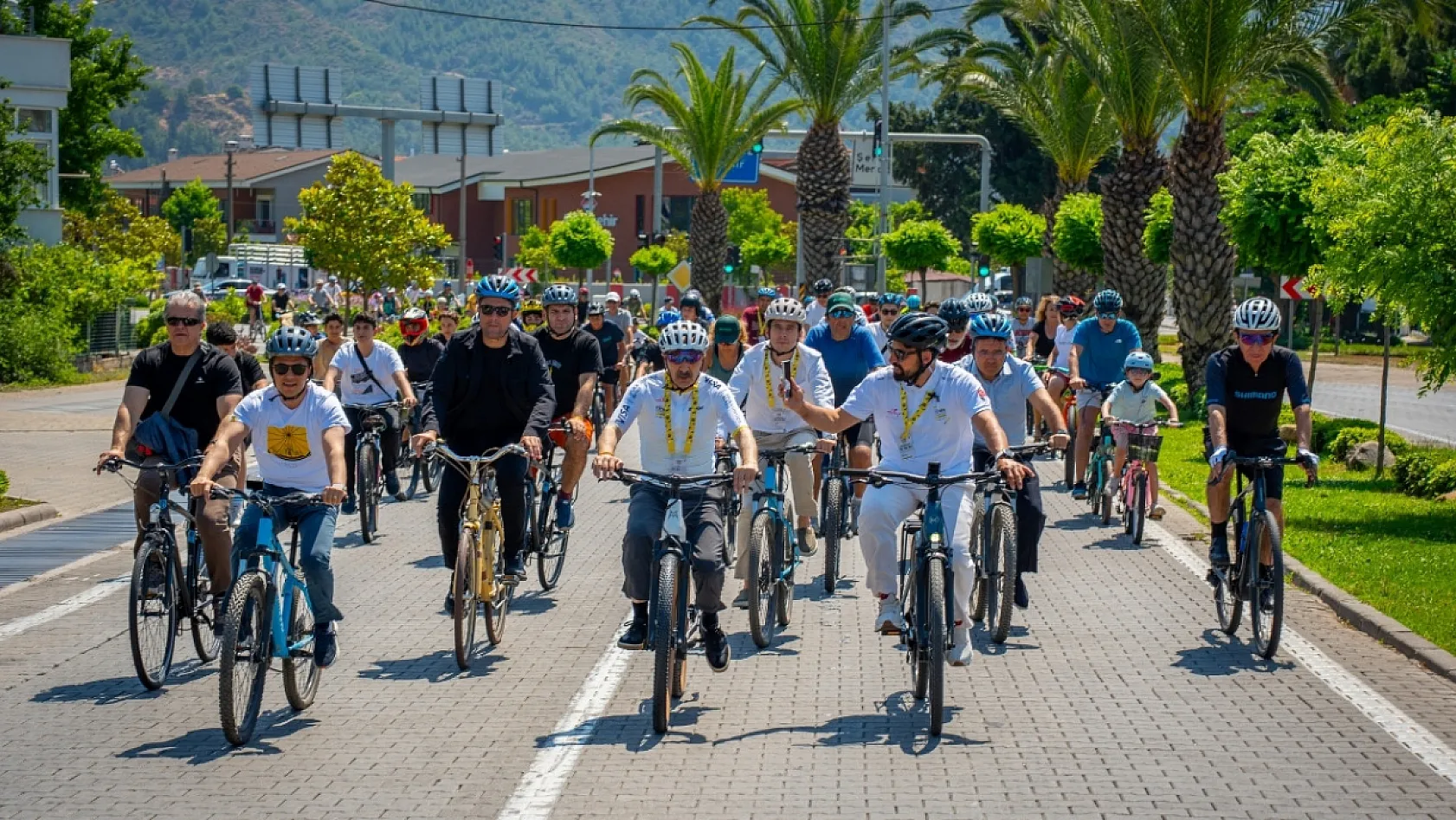 Marmaris'te 'L'Etape by Tour de France' bisiklet festivali kapsamında halk sürüşü yapıldı