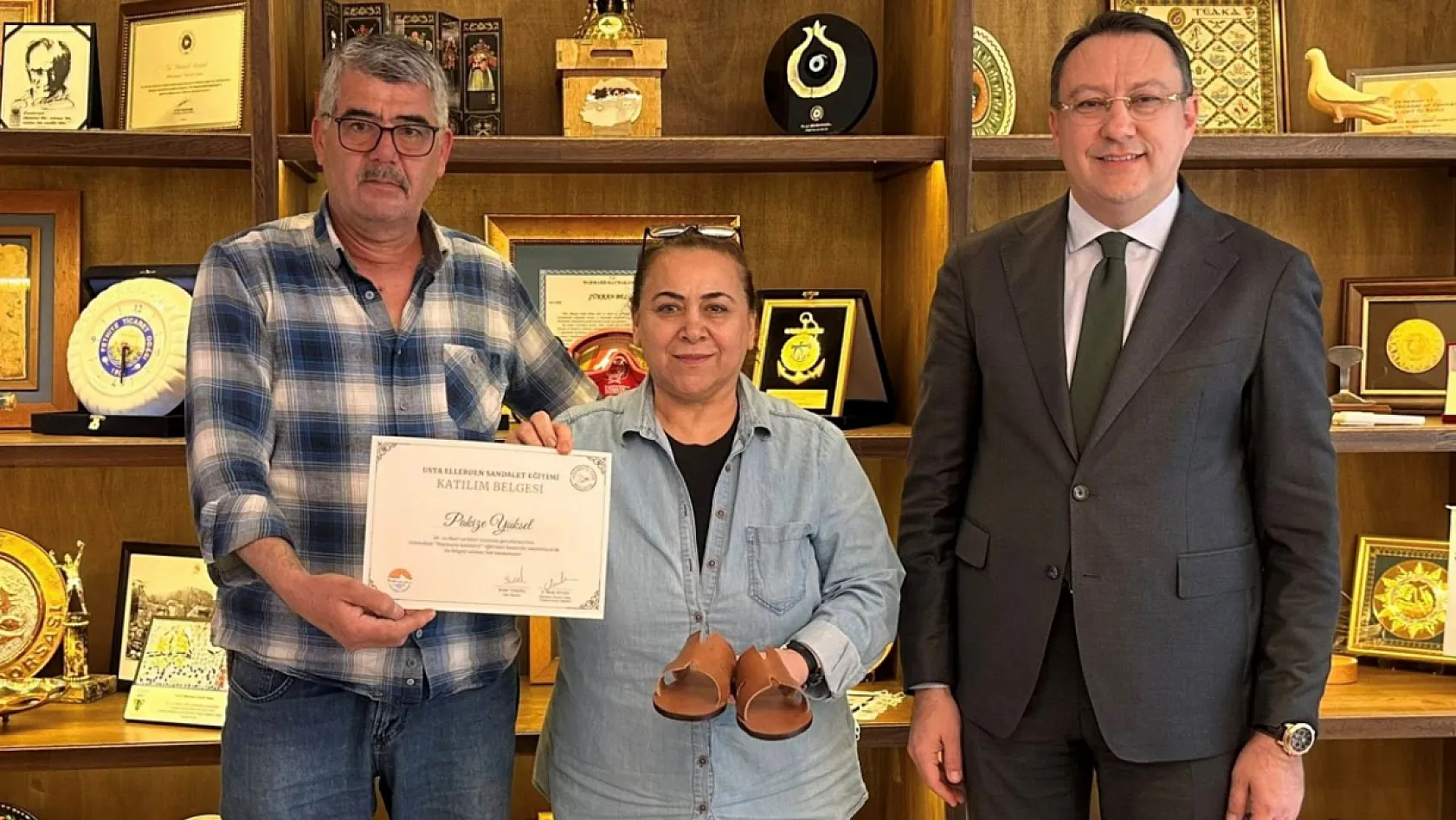 Marmaris'te 'Geleneksel Sandalet Eğitimi' tamamlandı