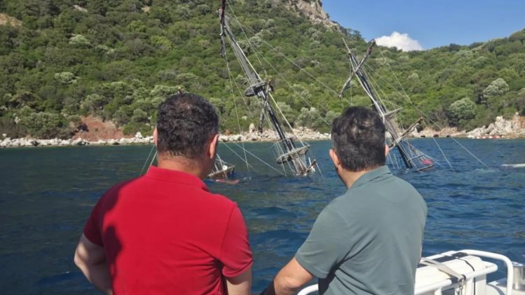Marmaris'te gezi teknesi battı, yolcular tahliye edildi
