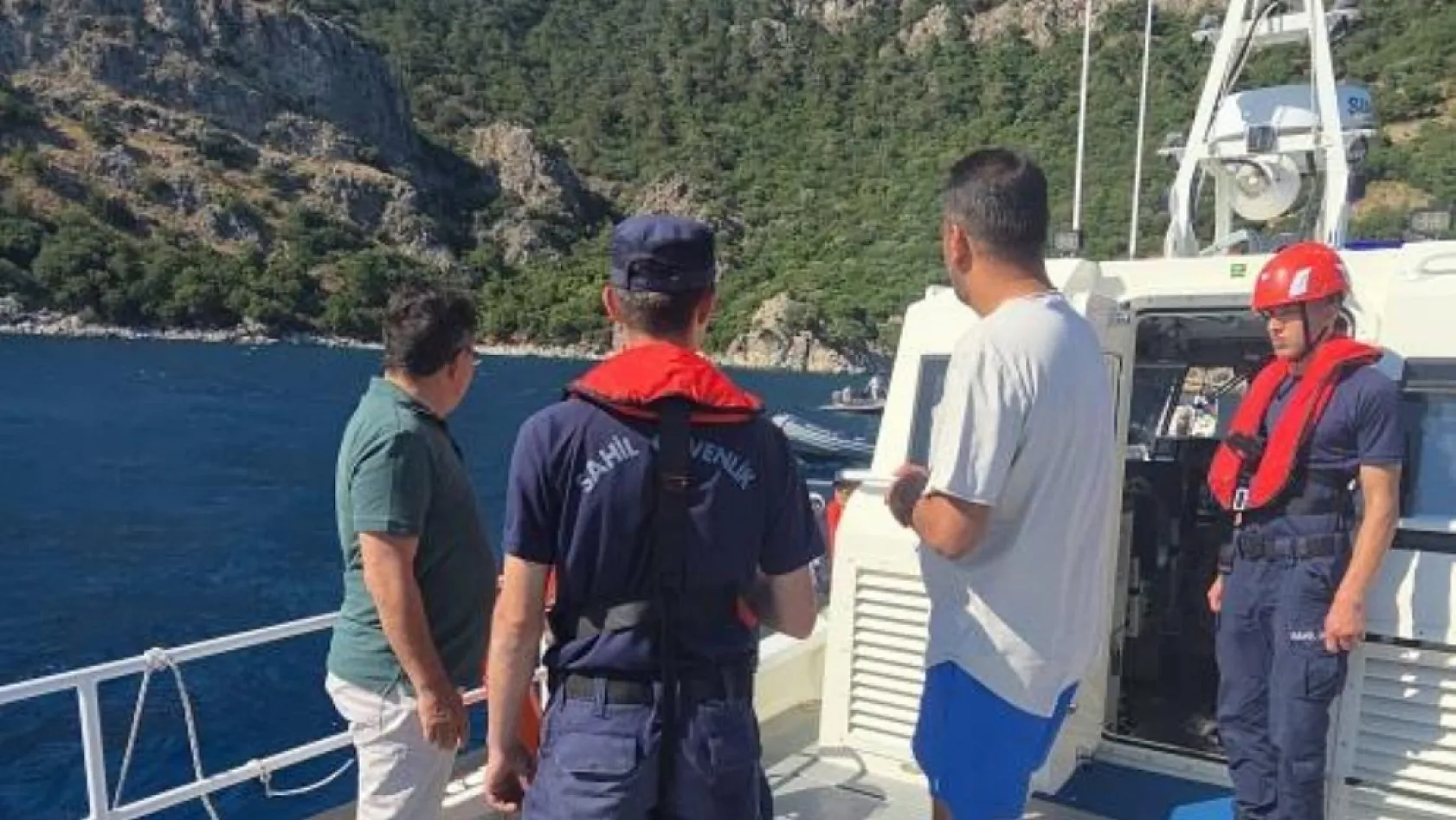 Marmaris'te gezi teknesi battı, yolcular tahliye edildi
