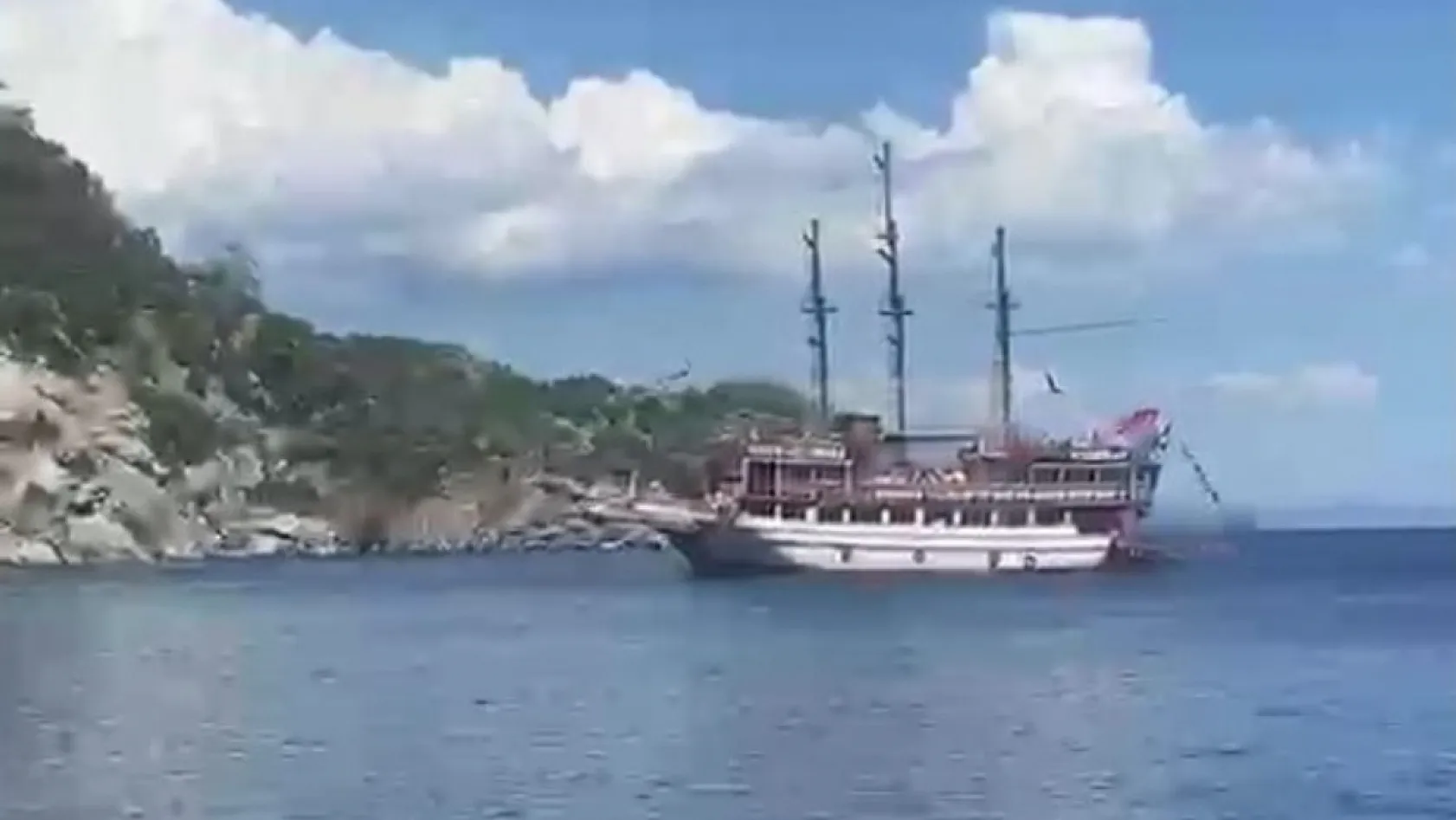 Marmaris'te gezi teknesindeki tahliye anına ait görüntüler ortaya çıktı