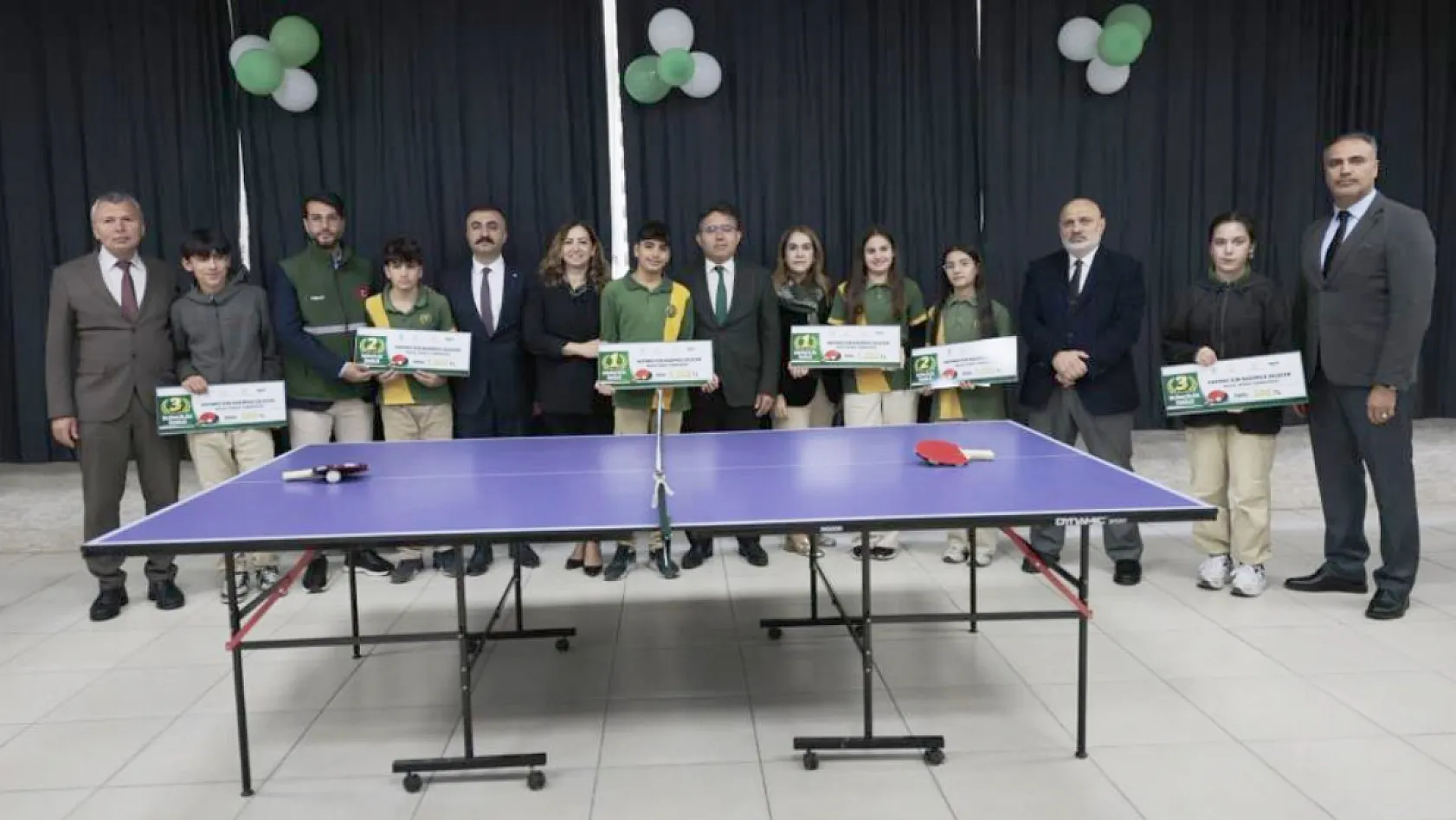 Marmaris'te masa tenisi turnuvası başladı