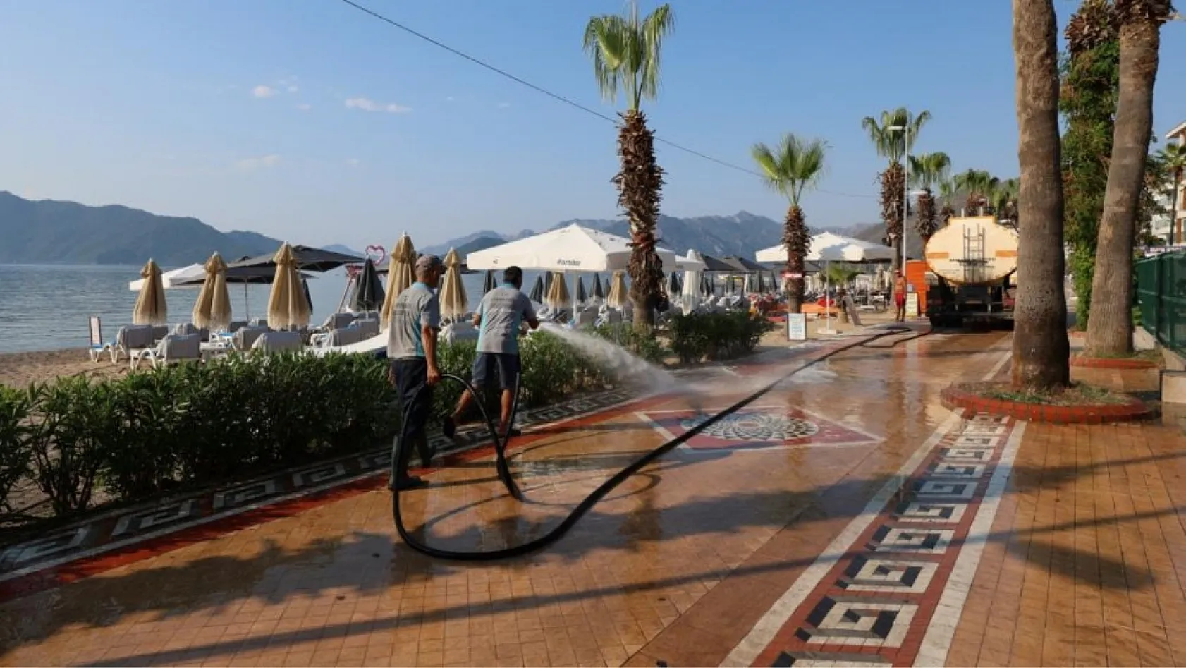 Marmaris'te temizlik çalışmaları sürüyor