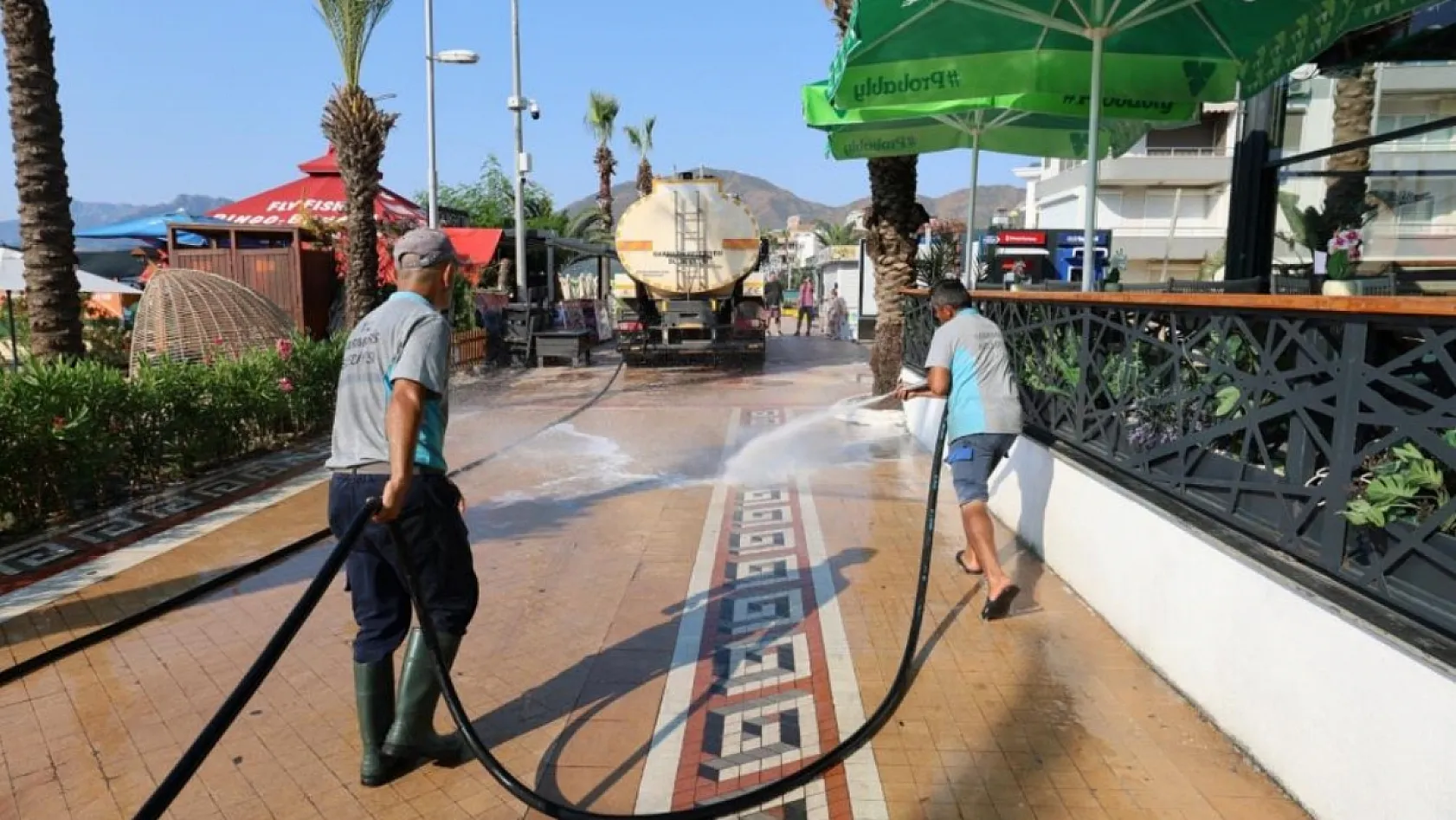 Marmaris'te temizlik çalışmaları sürüyor
