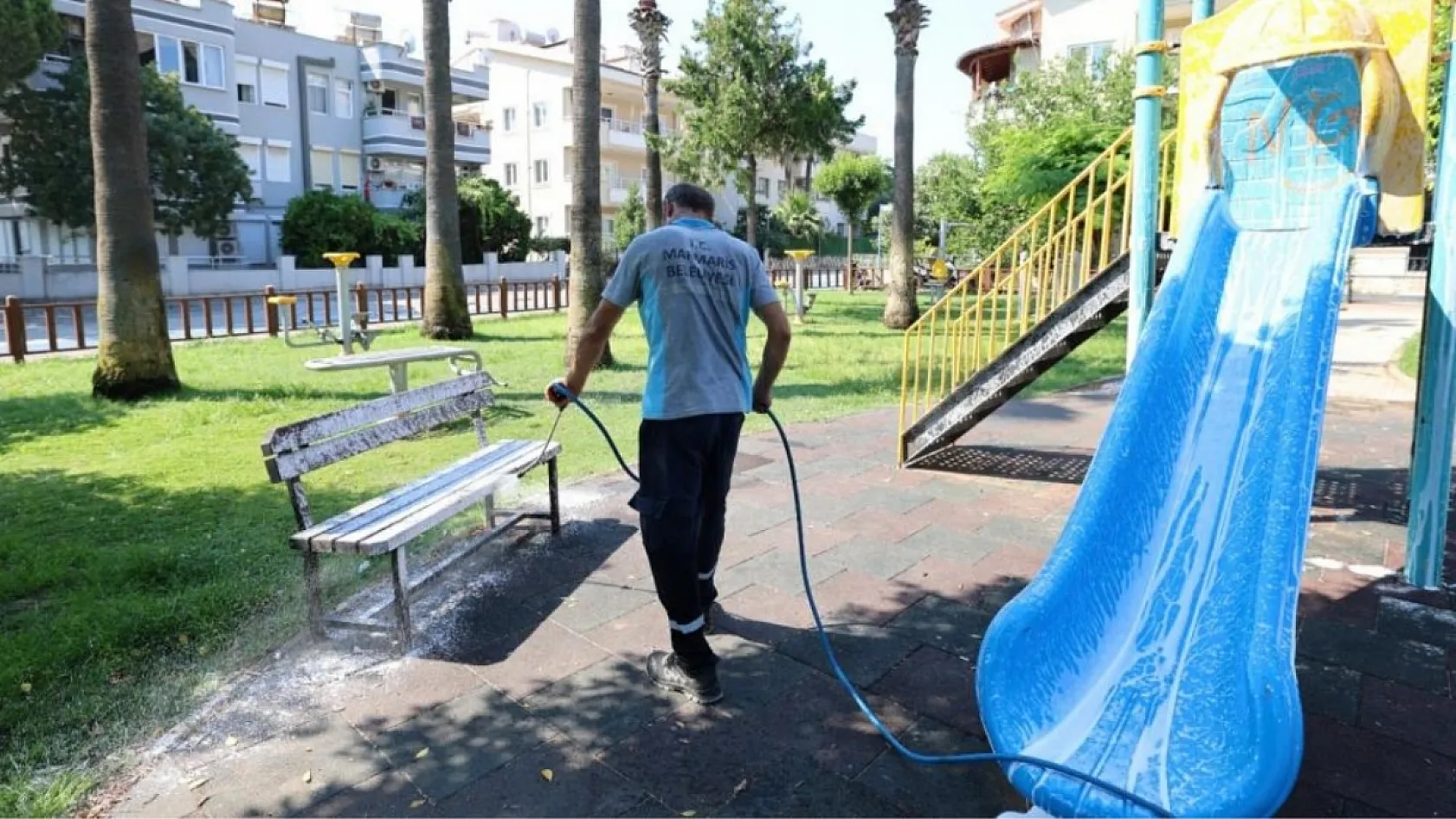 Marmaris'te temizlik çalışmaları sürüyor