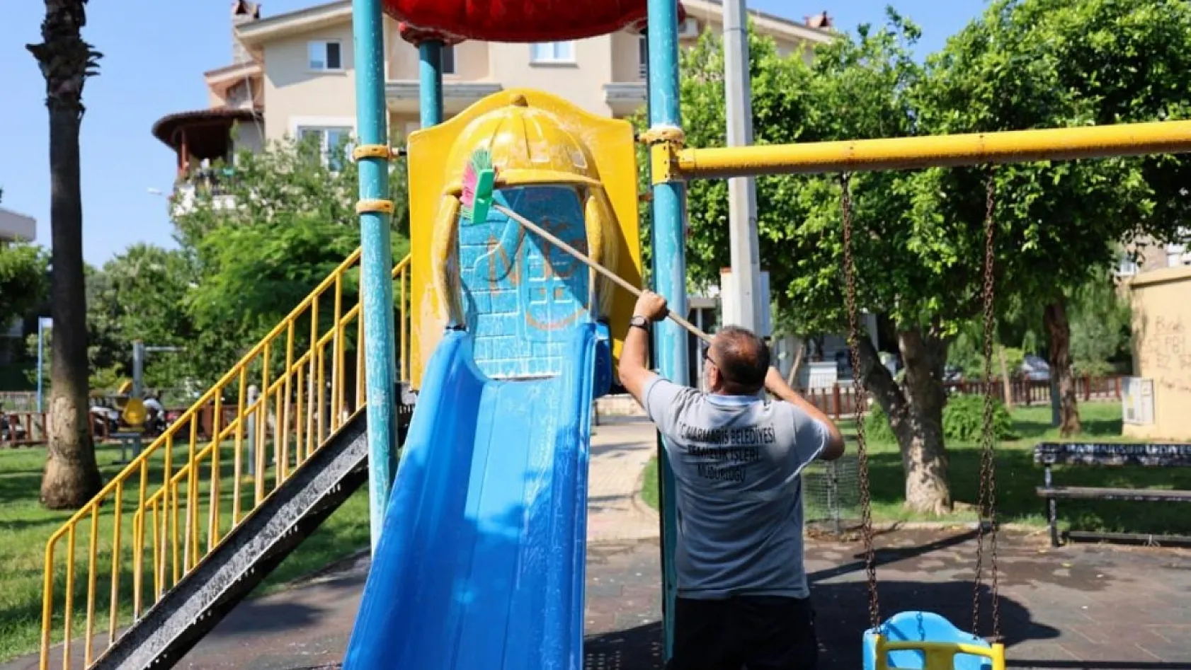 Marmaris'te temizlik çalışmaları sürüyor