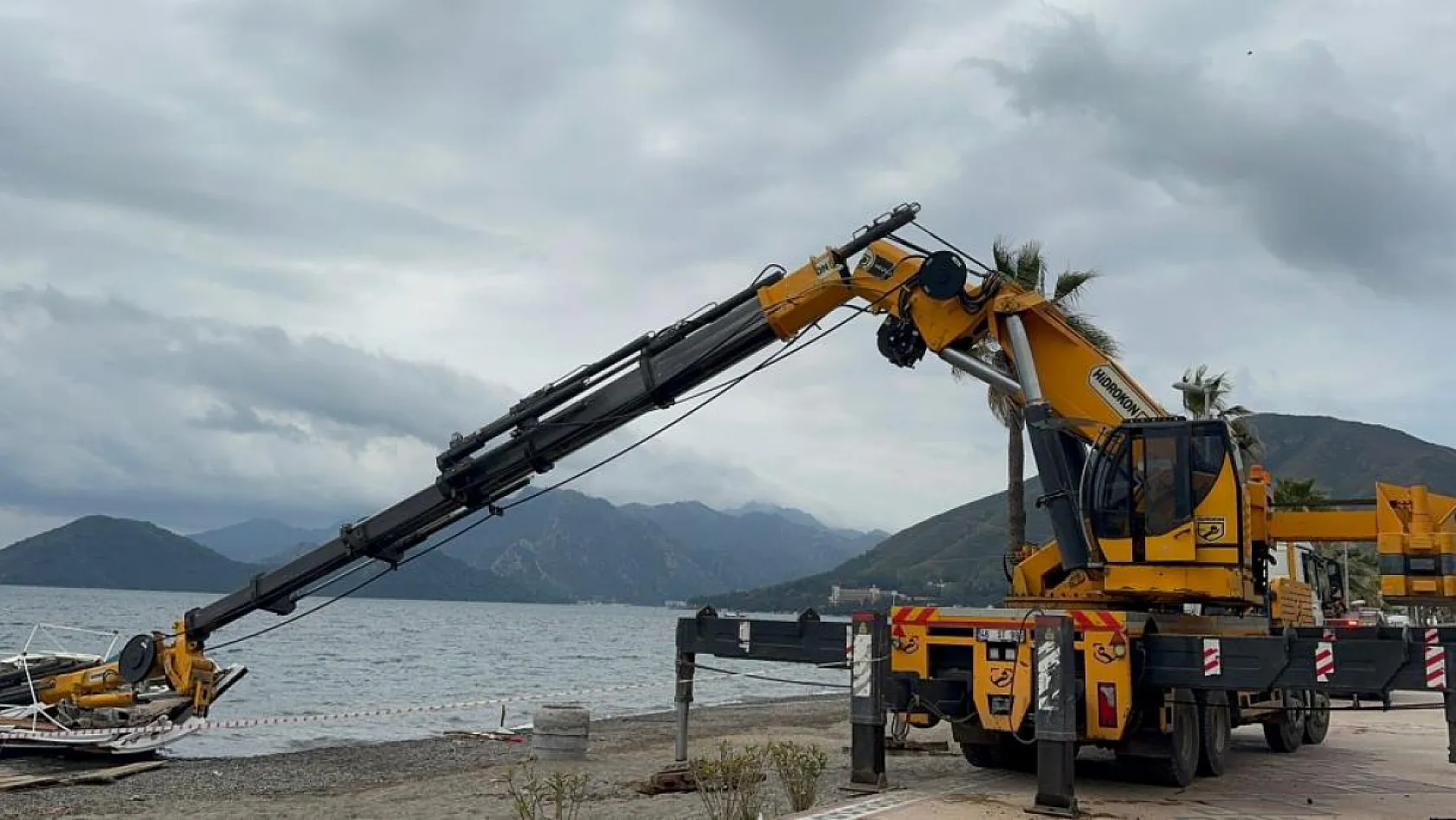 Marmaris'te vincin kopan parçasının altında kalan genç hayatını kaybetti
