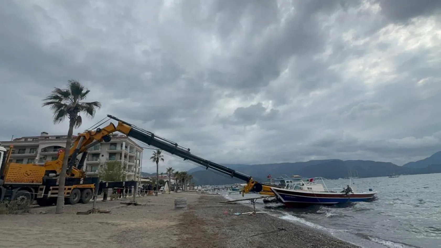 Marmaris'te vincin kopan parçasının altında kalan genç hayatını kaybetti