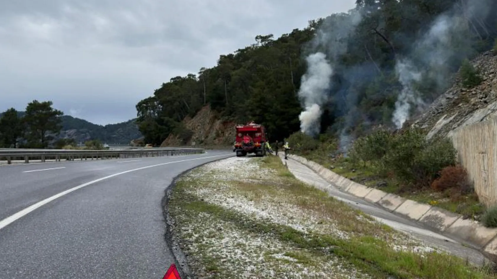 Marmaris'te yangın sezonu öncesi temizlik çalışmaları sürüyor