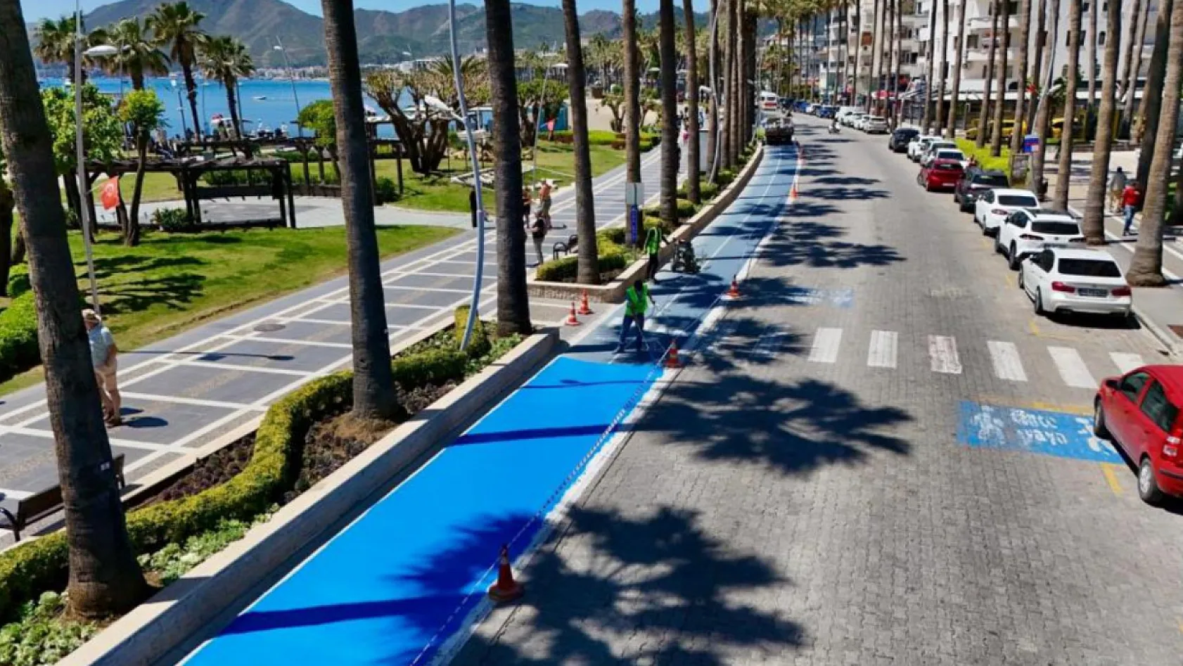 Marmaris'te bisiklet yolları bakımdan geçiyor