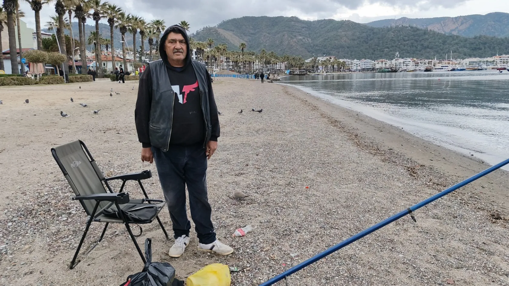 Marmaris'te güvercinler kışın boşalan sahili mesken tuttu