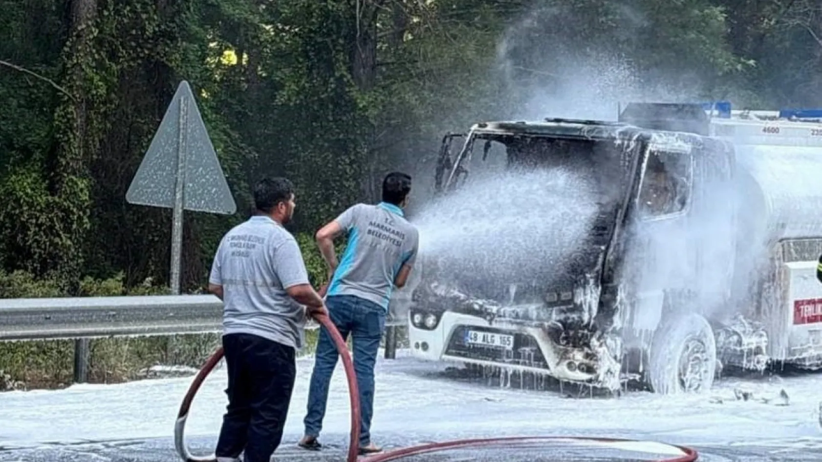 Marmaris'te mazot tankeri alev aldı, facia son anda önlendi