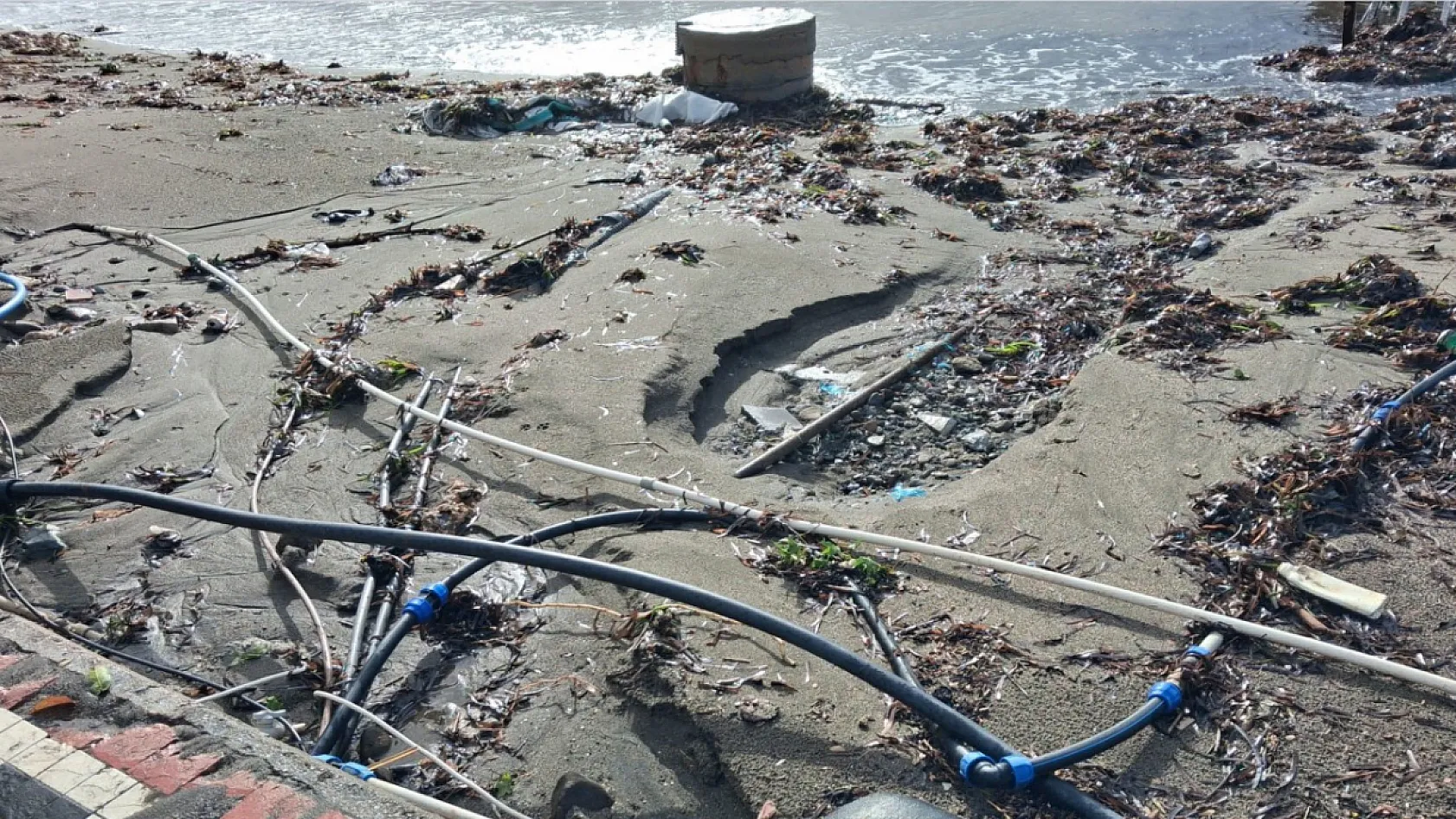 Marmaris'te sağanak ve fırtına etkili oldu