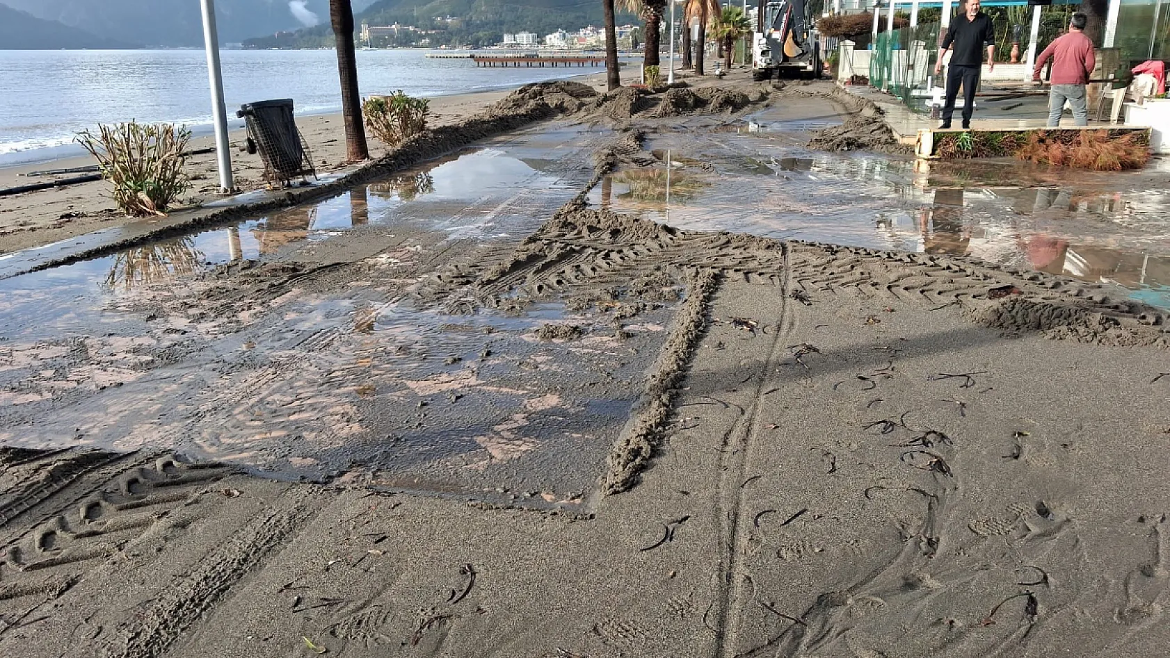 Marmaris'te sağanak ve fırtına etkili oldu