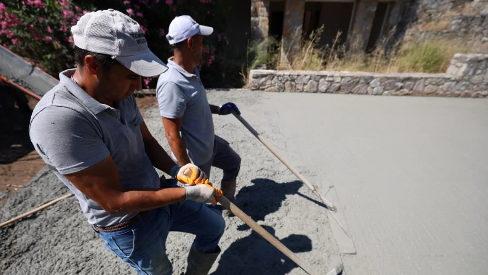 Marmaris'te yol yapım ve bakım çalışmaları sürüyor