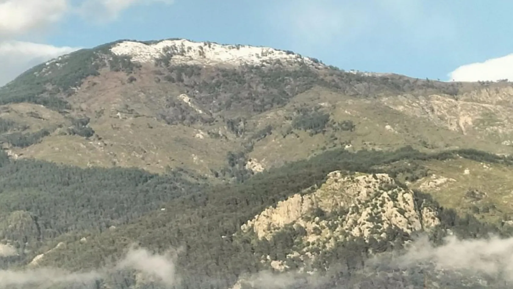 Mayıs ayında Köyceğiz Sandras Dağı'na kar yağdı