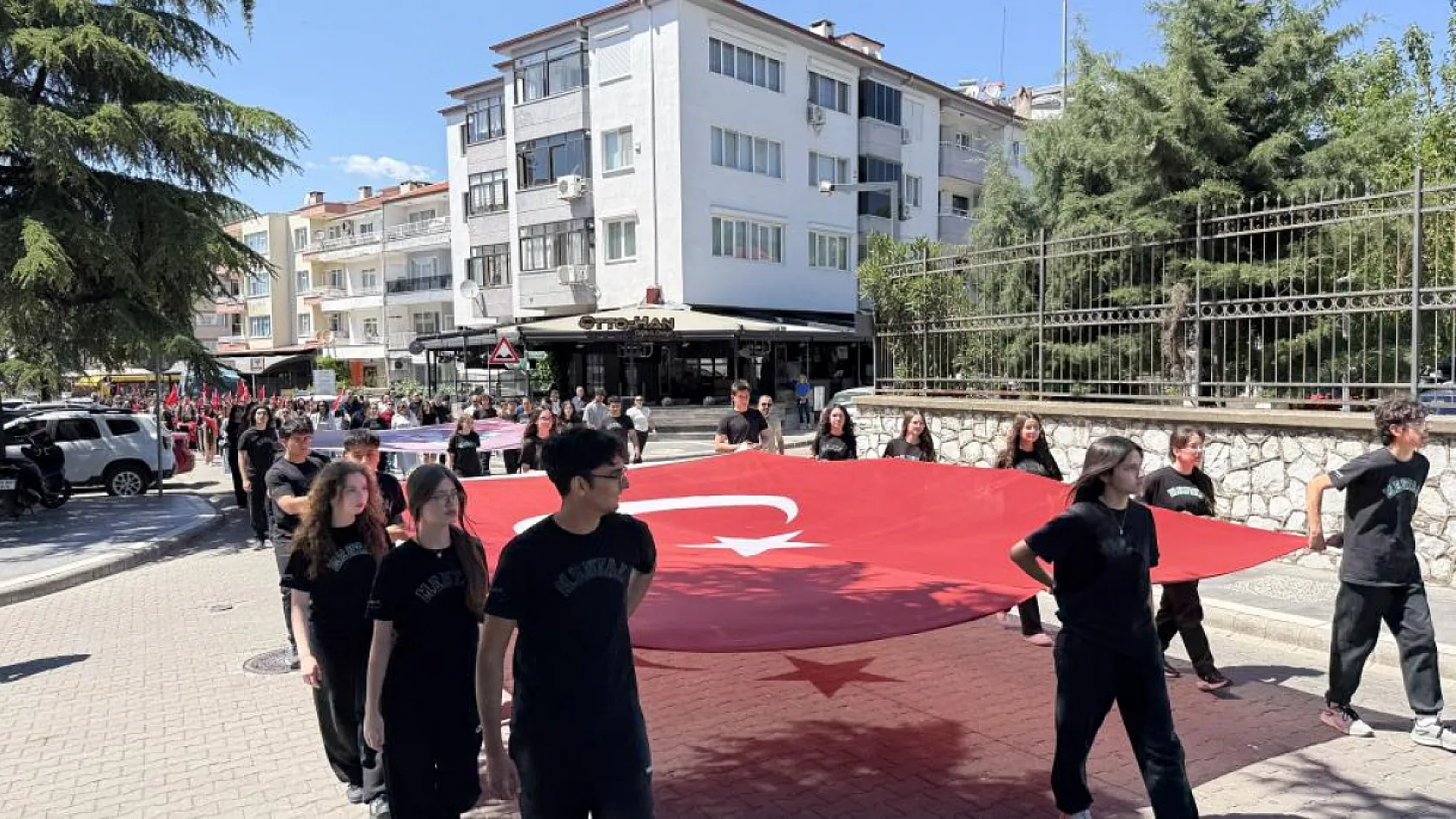 Menteşe Anadolu Lisesi'nde 3. Geleneksel Veda Yürüyüşü gerçekleşti