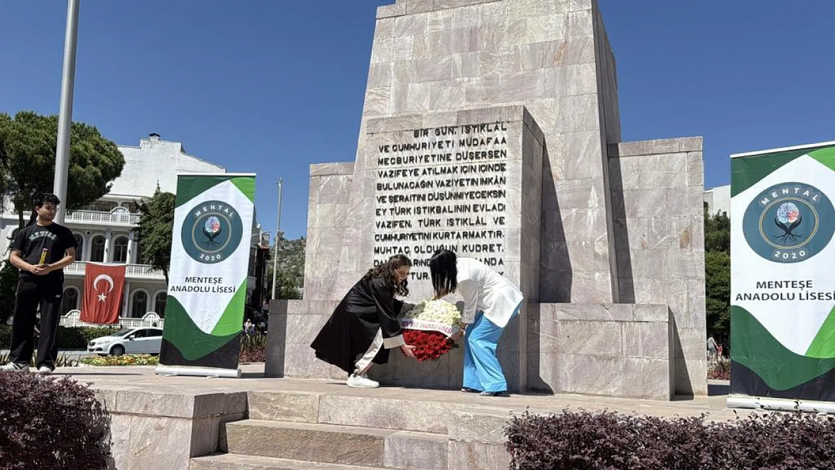 Menteşe Anadolu Lisesi'nde 3. Geleneksel Veda Yürüyüşü gerçekleşti