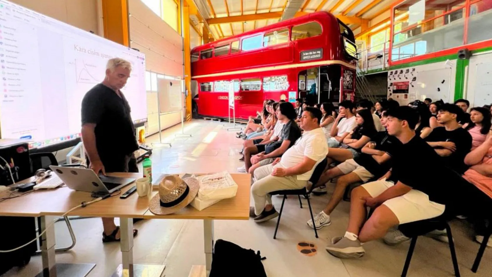 Menteşe Anadolu Lisesi öğrencileri CERN'de bilimle buluştu