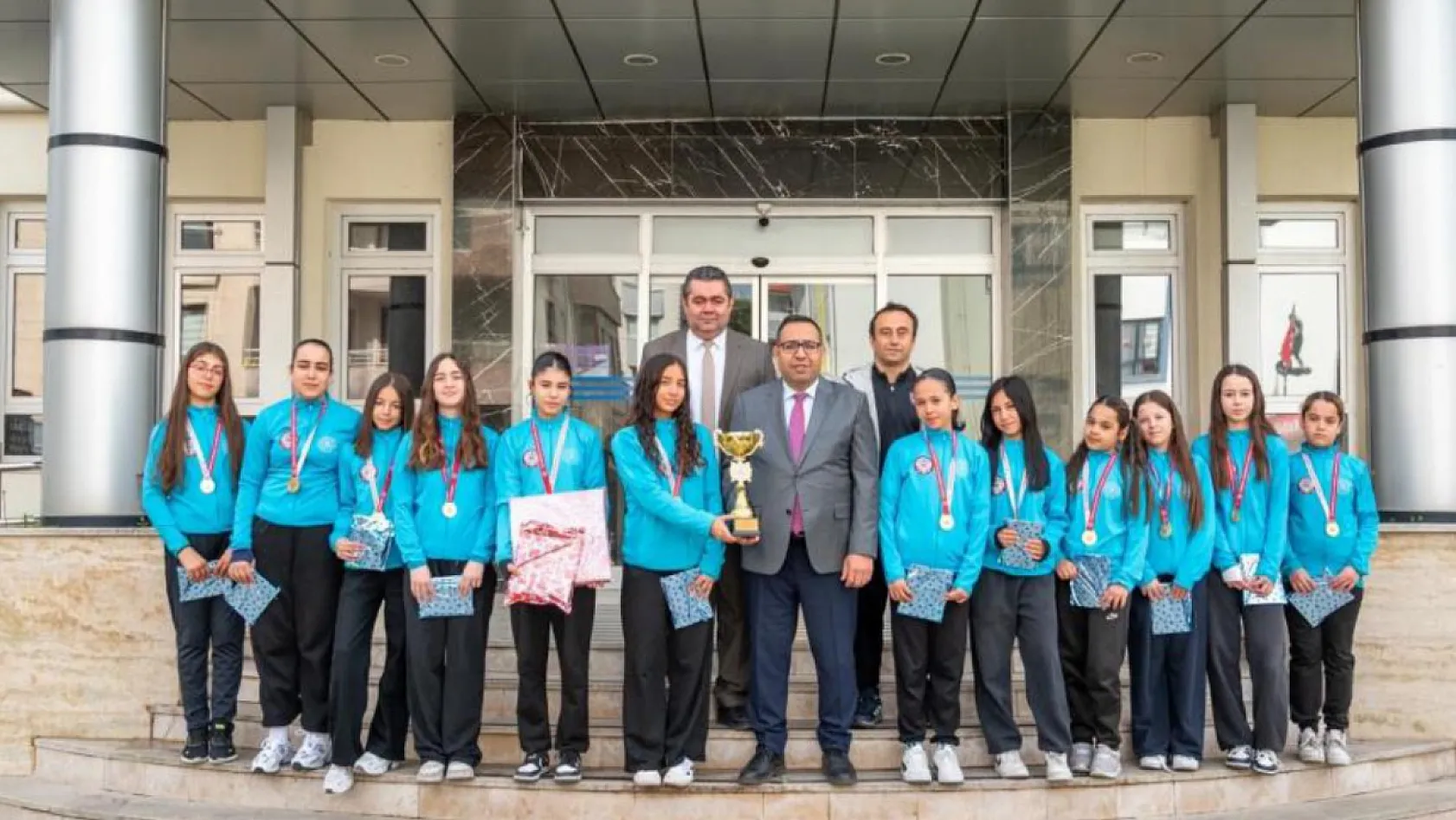 Menteşe Cumhuriyet Ortaokulu Hokey Takımı, Türkiye yarı finalleri yolunda