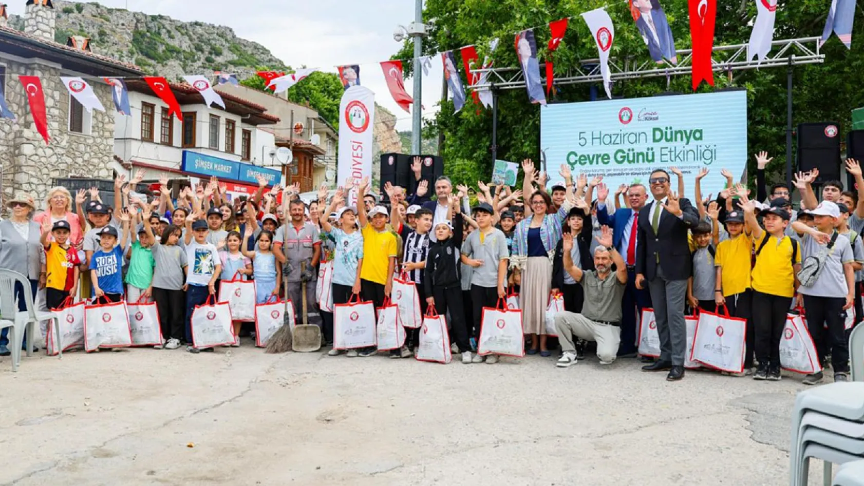 Menteşe'de 1 ton kireç dağıtıldı