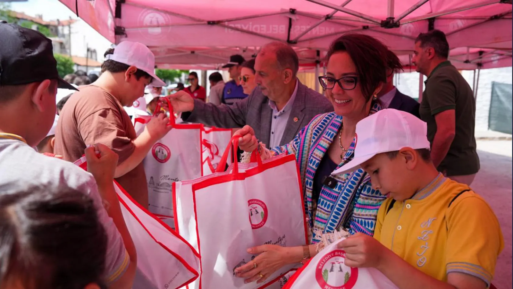 Menteşe'de 1 ton kireç dağıtıldı