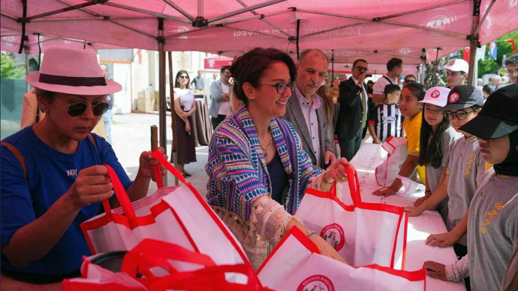 Menteşe'de 1 ton kireç dağıtıldı