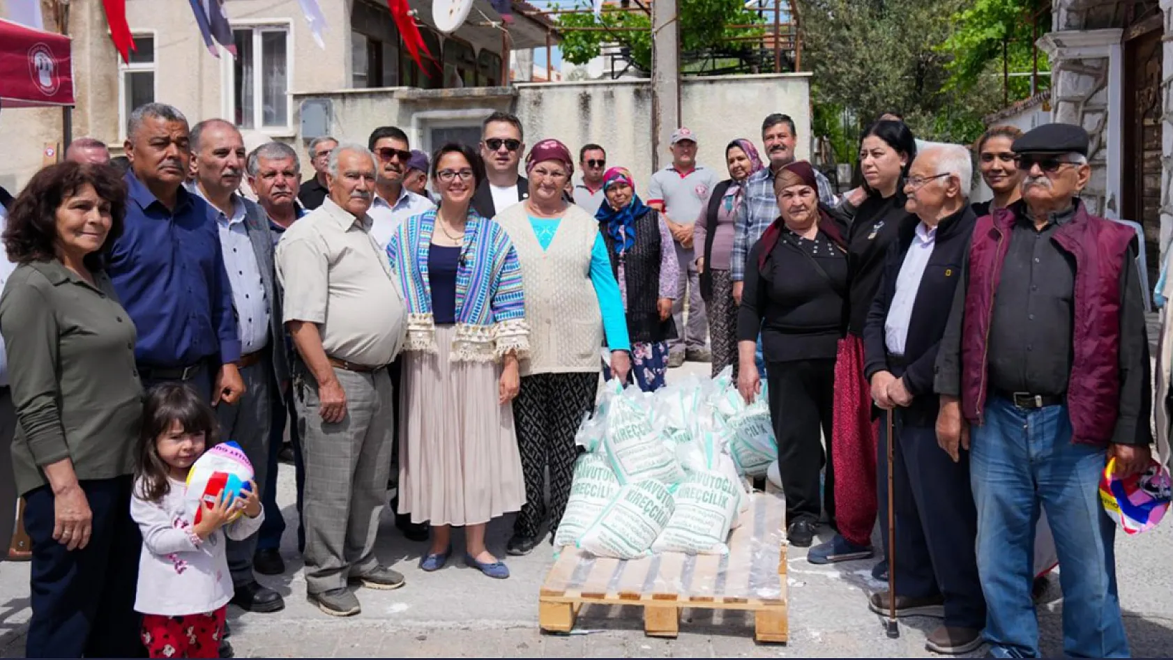 Menteşe'de 1 ton kireç dağıtıldı