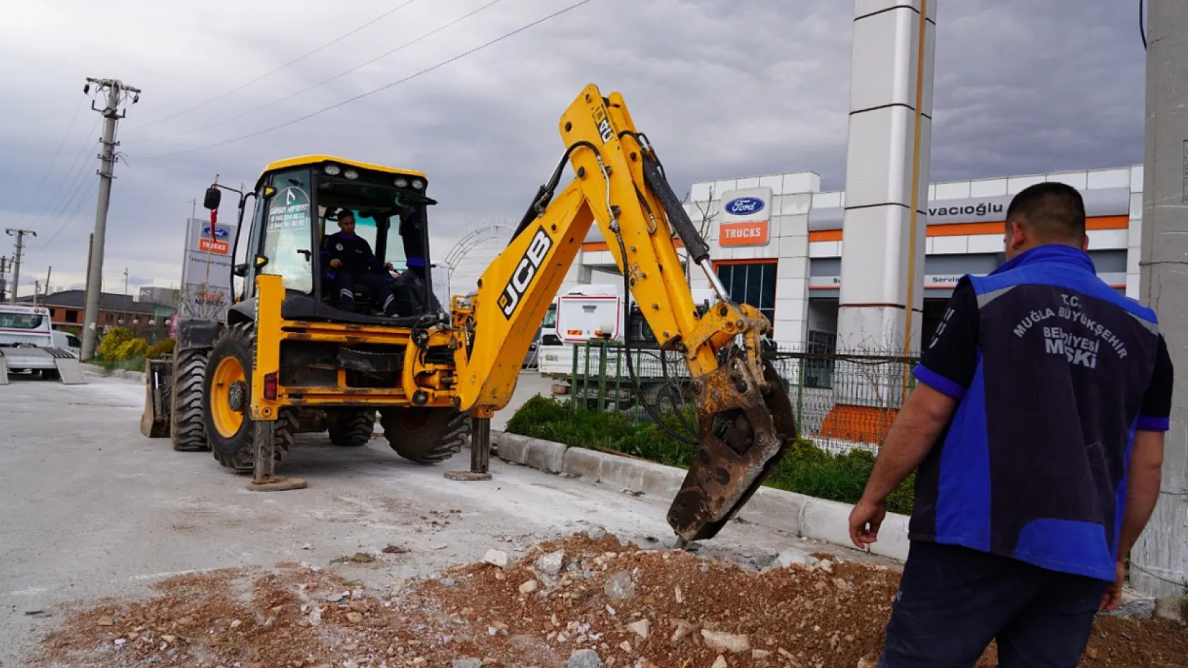 Menteşe'de içme suyu şebeke hatları yenileniyor