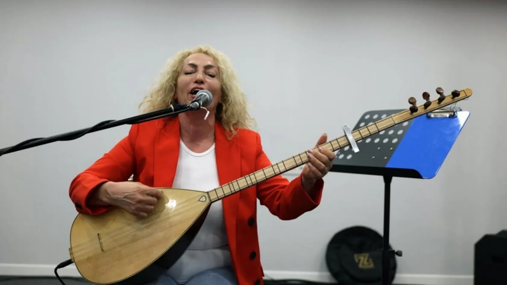 Menteşe Hasan Özcan Yaşam Evi sakinleri müzik ve dansla eğlenceli zaman geçirdi