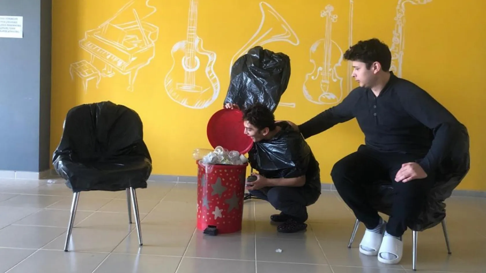 Menteşe'de atıklar sanata dönüşüyor